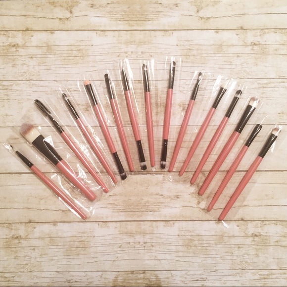 15 Piece Makeup Brushes - Picture 2 of 5